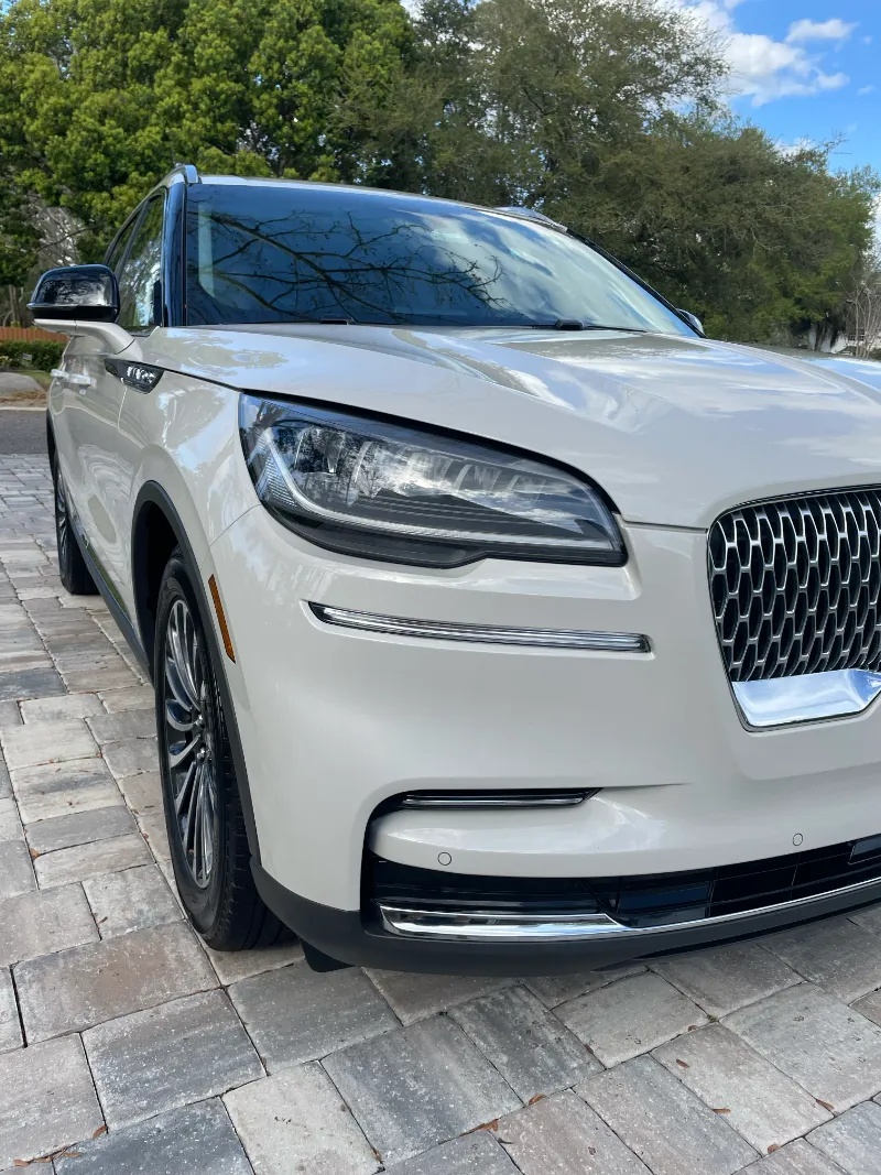 Mobile car detailing Jacksonville - front view of professionally detailed Lincoln sedan